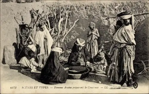 Ak Scènes et Types, Femmes Arabes preparant le Couscouss
