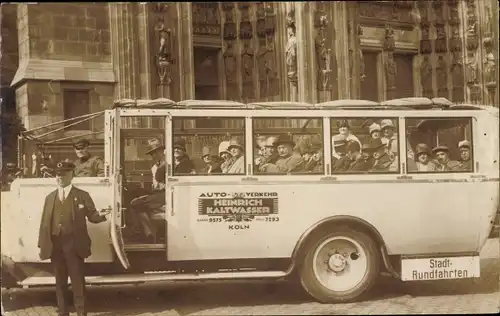 Foto Ak Köln am Rhein, Heinrich Kaltwasser Stadtrundfahrten, Autobus vor dem Dom