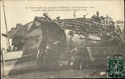 Ak Catastrophe du cuirasse Liberte 1911, Französisches Kriegsschiff, Schiffsunglück