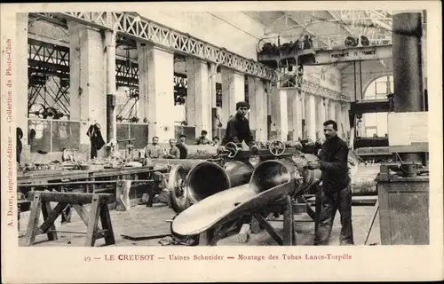 Ak Le Creusot Saône et Loire, Usines Schneider, Montages des Tubes Lance Torpille