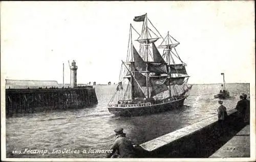 Ak Fécamp Seine Maritime, Les Jetees a la maree, Leuchtturm, Segelschiff