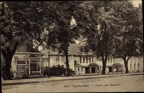 Ak Bad Oeynhausen in Westfalen, Partie am Bahnhof, Straßenansicht