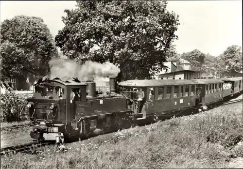 Ak Radeburg in Sachsen, Traditionsbahn Radebeul Ost Radeburg, Ausfahrt Bahnhof Radeburg