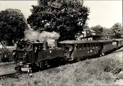 Ak Radeburg in Sachsen, Traditionsbahn Radebeul Ost Radeburg, Ausfahrt Bahnhof Radeburg