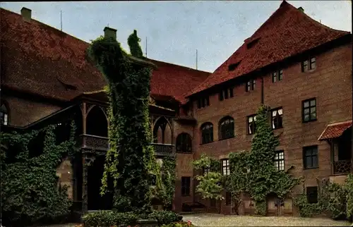 Ak Nürnberg in Mittelfranken, Burghof