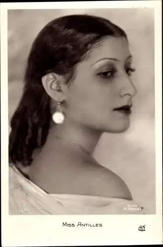 Ak Miss Antilles, Frauenportrait, Schmuck, Ohrring, Halskette