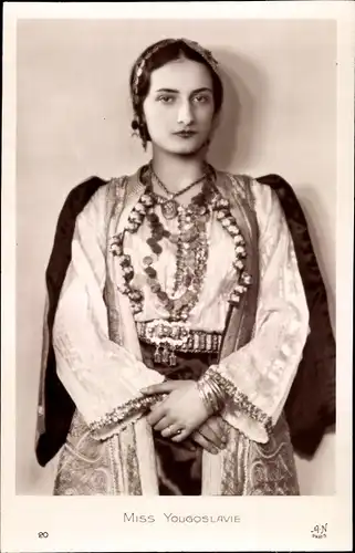 Ak Miss Yougoslavie, Frauenportrait, Tracht, Schmuck