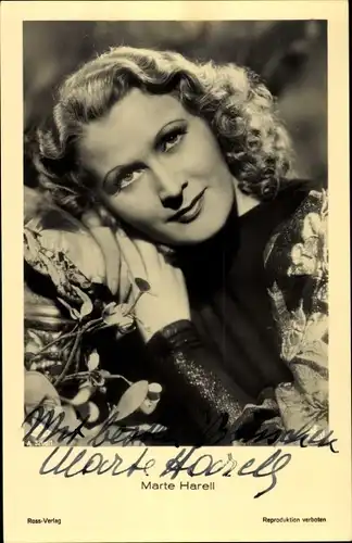 Ak Schauspielerin Marte Harell, Portrait, Blüten, Ross Verlag Nr. A 3206/1, Autogramm