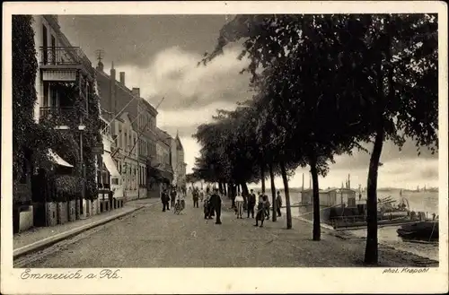 Ak Emmerich am Niederrhein, Straßenpartie, Passanten