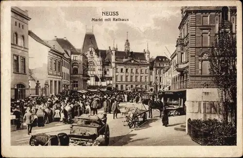 Ak Neuss in Nordrhein Westfalen, Straßenpartie, Markt mit Rathaus, Fuhrwerk