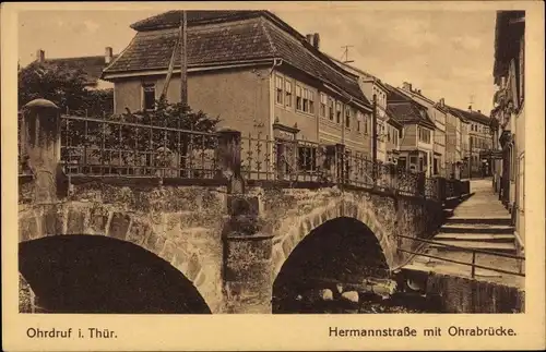 Ak Ohrdruf im Thüringischen Kreis Gotha, Hermannstraße mit Ohrabrücke