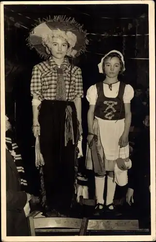 Foto Ak Vienenburg Goslar am Harz, Mädchen in Tracht, Kind-Portrait, Theater