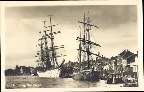 Foto Ak Flensburg in Schleswig Holstein, Segelschulschiff Deutschland im Hafen