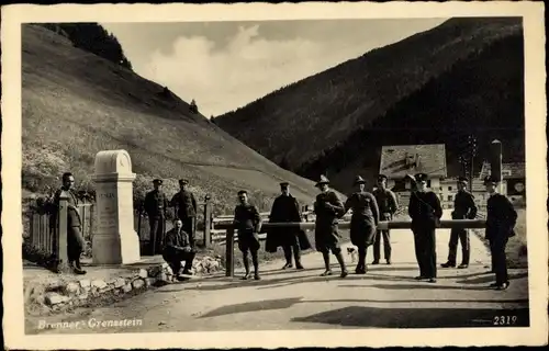 Ak Tirol, Südtirol, Passo Brennero, Brennerpass, Grenze, Grenzstein, Schranke, Zollbeamten