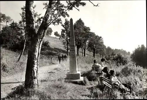 Ak Oberwiesenthal im Erzgebirge Sachsen, Ganzmeilensäule an der alten Poststraße, Zechengrund