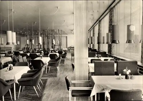 Ak Oberwiesenthal im Erzgebirge Sachsen, HO Gaststätte Fichtelberghaus, Innenansicht