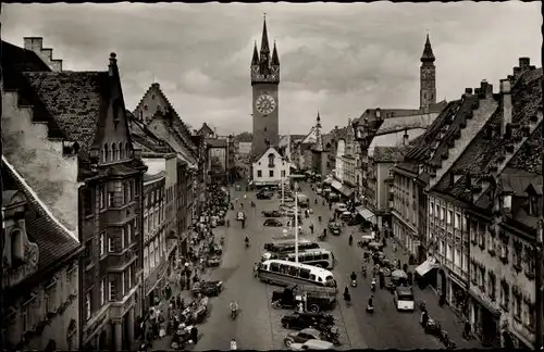 Ak Straubing an der Donau Niederbayern, Ludwigsplatz, Busse, Turmuhr, Passanten