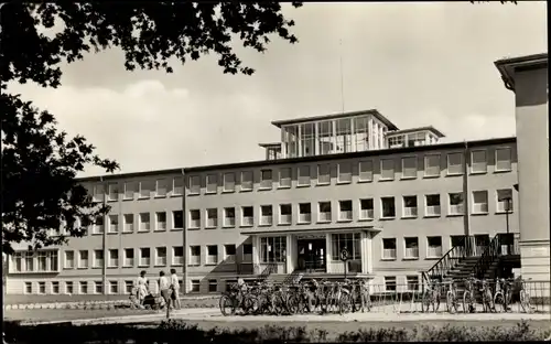 Ak Neuruppin in Brandenburg, Poliklinik, Fahrradständer