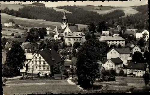 Foto Ak Wiesa Thermalbad Wiesenbad Erzgebirge, Ortspartie, Kirche