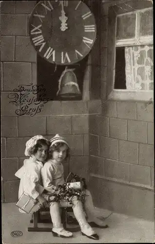 Ak Glückwunsch Neujahr, Kinder, Schlitten, Uhr, Glocke