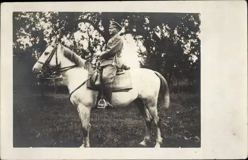 Foto Ak Deutscher Soldat in Uniform zu Pferde, Kaiserzeit