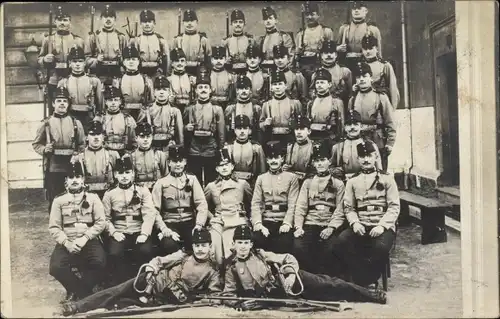 Foto Ak Österreichische Soldaten in Uniformen