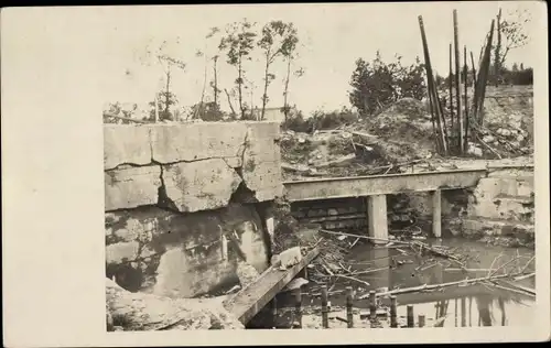 Foto Ak Bombentrichter, Kriegszerstörungen, I. WK
