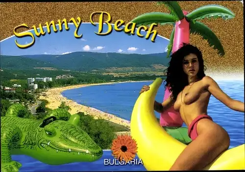 Ak Sonnenstrand Bulgarien, Sunny Beach, Frau oben ohne auf einer Banane, Busen