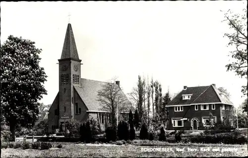 Ak Schoonebeek Drenthe Niederlande, Ned. Herv. Kerk met pastorie