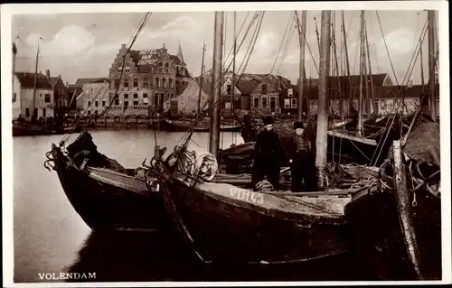 Ak Volendam Nordholland Niederlande, Hafenpartie