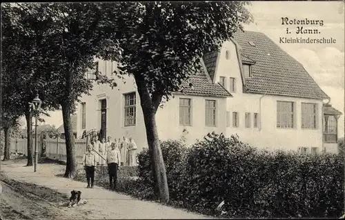 Ak Rotenburg an der Wümme, Blick auf die Kleinkinderschule