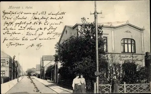 Ak Marne in Holstein Dithmarschen, Straßenpartie, Passanten, Villa