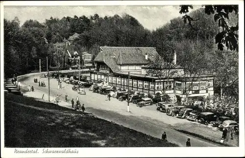 Ak Mettmann in Nordrhein Westfalen, Neandertal, Schwarzwaldhaus, Parkplatz