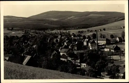 Foto Ak Neudorf Sehmatal im Erzgebirge, Panorama mit Fichtelberg