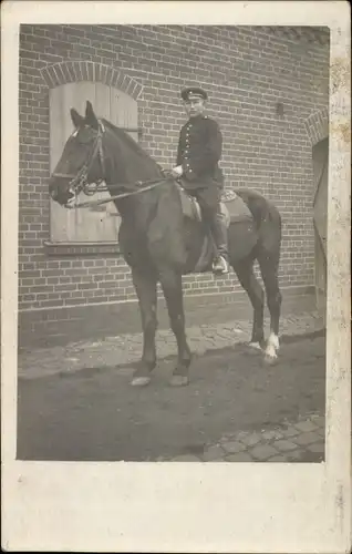 Foto Ak Deutscher Soldat in Uniform zu Pferde, Kaiserzeit