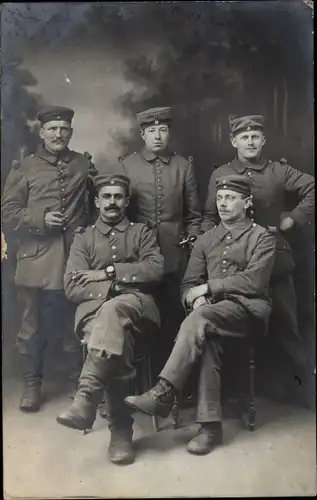 Foto Ak Deutsche Soldaten in Uniformen, Kaiserzeit