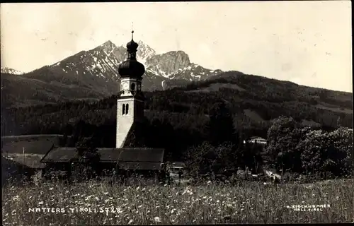 Ak Natters in Tirol, Blick auf den Ort, Kirche, Berglandschaft