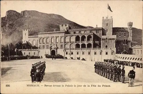 Ak Monaco, Revue devant le Palais le jour de la fete du Prince