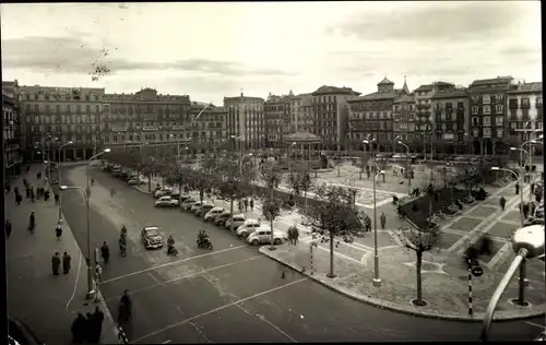 Ak Pamplona Navarra Spanien, Plaza del Castillo, Autos