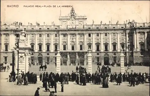 Ak Madrid Spanien, Palacio real, Plaza de la Armeria