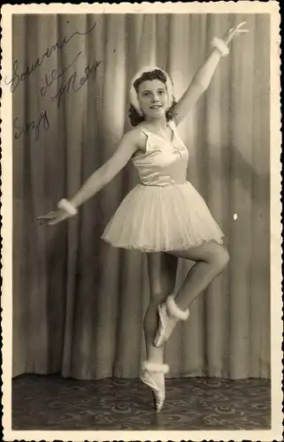 Foto Ak Balletttänzerin im Kostüm, Portrait, Suzy, Autogramm