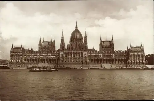 Ak Budapest Ungarn, Parlamentsgebäude von der Donau aus