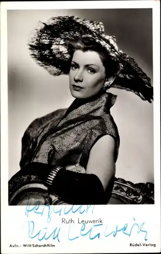 Ak Schauspielerin Ruth Leuwerik, Portrait, Autogramm, Hut