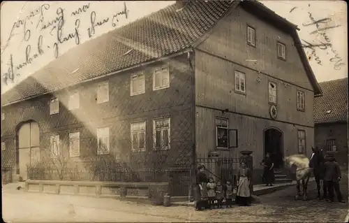 Foto Ak Lüdersen Springe am Deister, Wohnhaus, Anwohner, Pferde