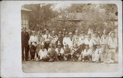 Foto Ak Dziwnów Berg Dievenow in Pommern, Fahnenkompagnie, Kinderfest 1913