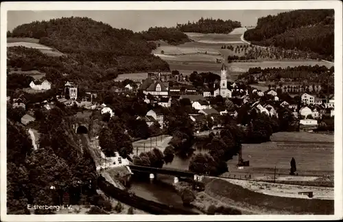 Ak Elsterberg im Vogtland, Panorama vom Ort, Bahnstrecke, Tunnel, Dampflok