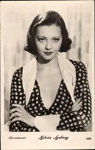 Ak Schauspielerin Sylvia Sydney, Portrait, Paramount 686