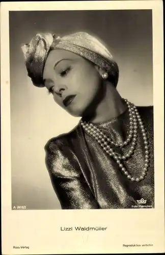 Ak Schauspielerin Lizzi Waldmüller, Portrait, Perlenkette, Ross A 3418 2