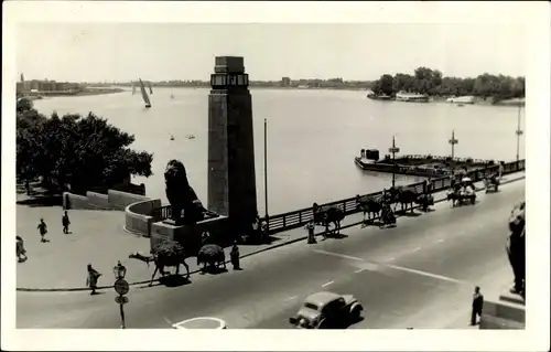 Foto Ak Cairo Kairo Ägypten, Brücke, Löwenstatue, Segelboote, Kamele