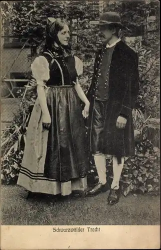 Ak Paar in Schwarzwälder Volkstrachten